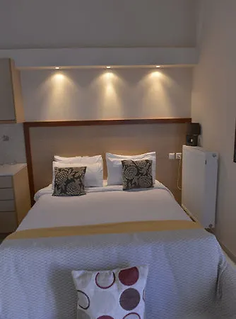 Hotel Midia Suites 3*